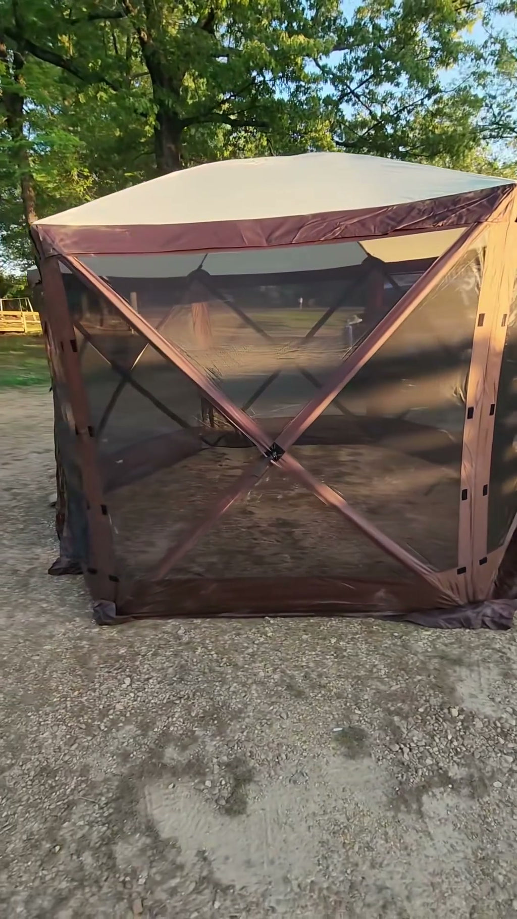 Six-sided mesh walls on the VEVOR pop-up screen gazebo